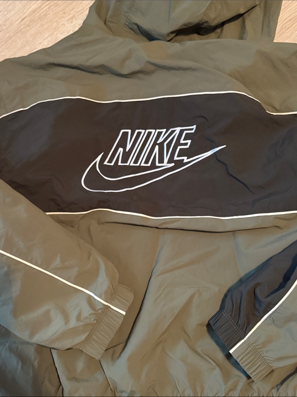 Nike Olive Green Hooded Windbreaker Jacket - Picture 4 of 5